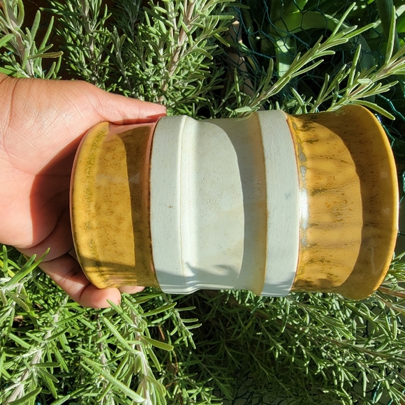 COLONIAL CANDLE JAPAN Ceramic Colonial Candle Holder. - Picture 2 of 6